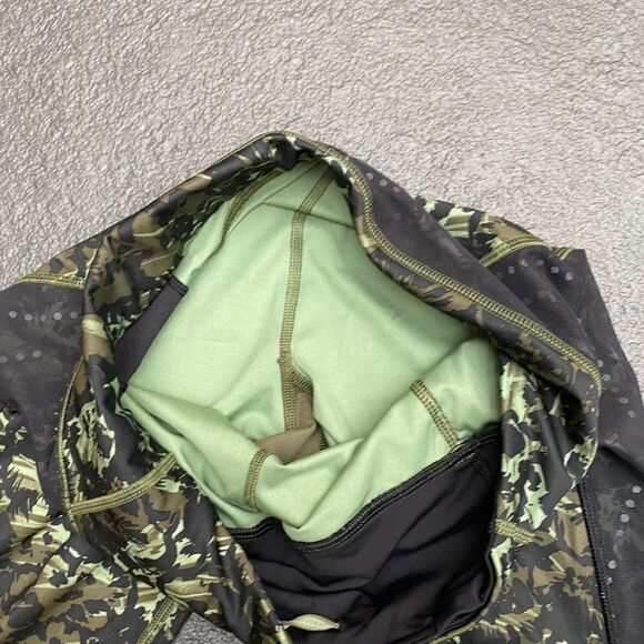 Lululemon Stop At Nothing Crop Green Army Print leggings - Picture 6 of 9